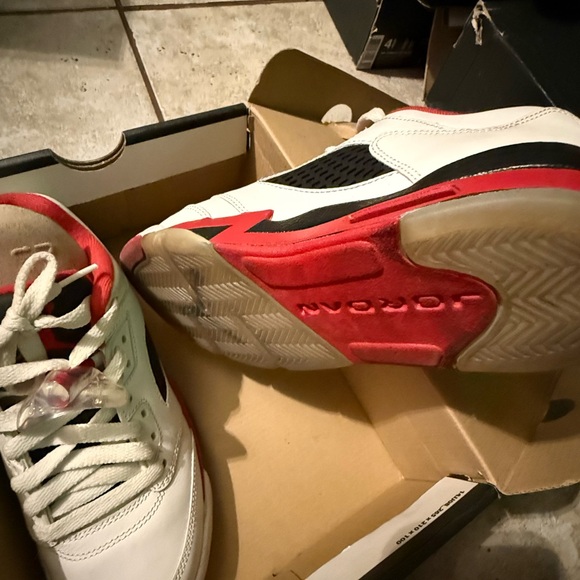 Jordan Air 5 Retro Low - White, Red, Black - Picture 3 of 5